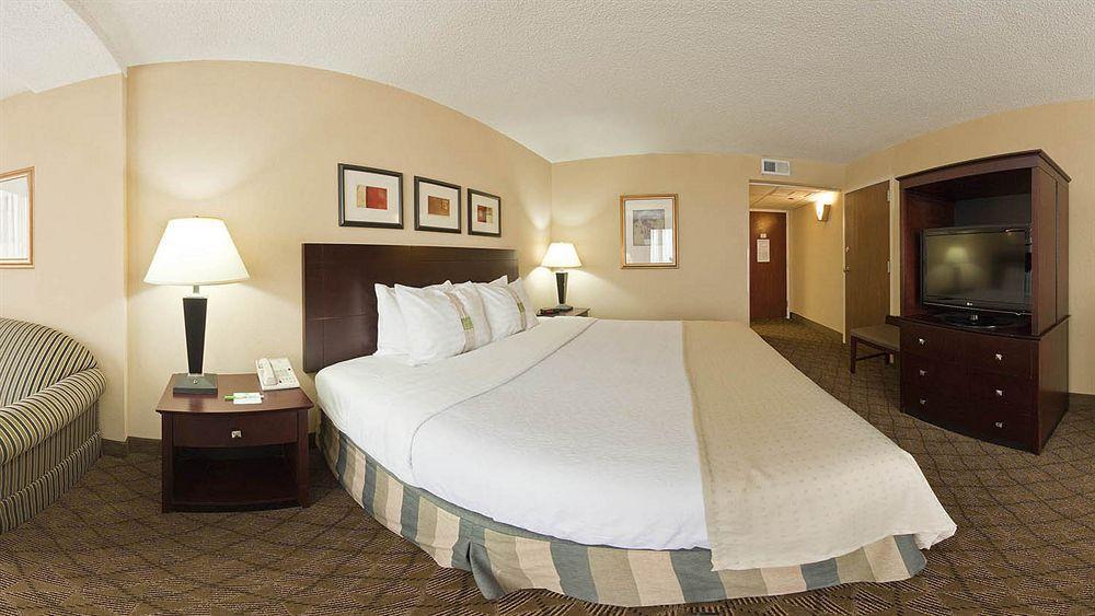 And Beaumont-plaza I-10 & Walden By Ihg Hotel