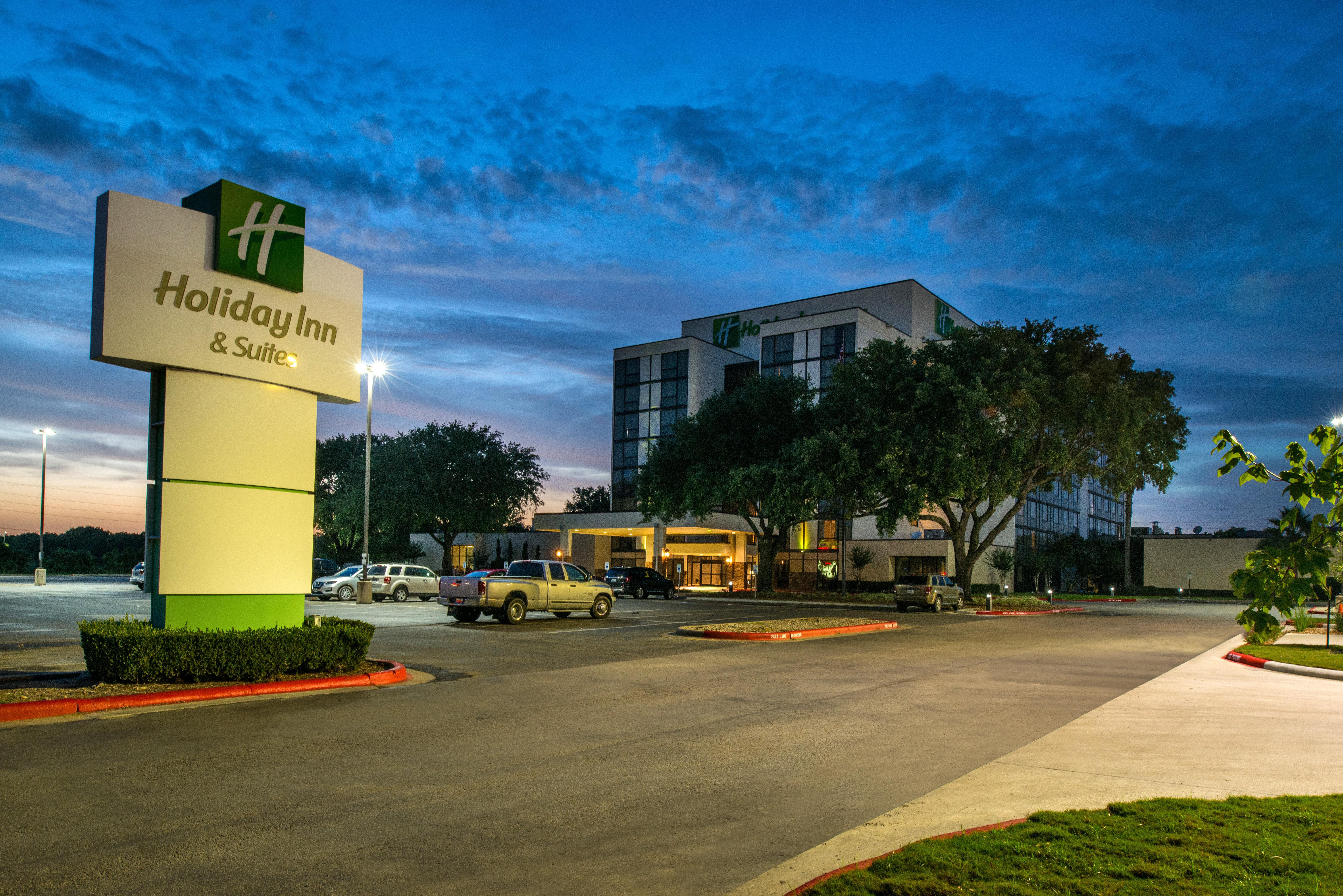 Hotel And Beaumont-plaza I-10 & Walden By Ihg 3*