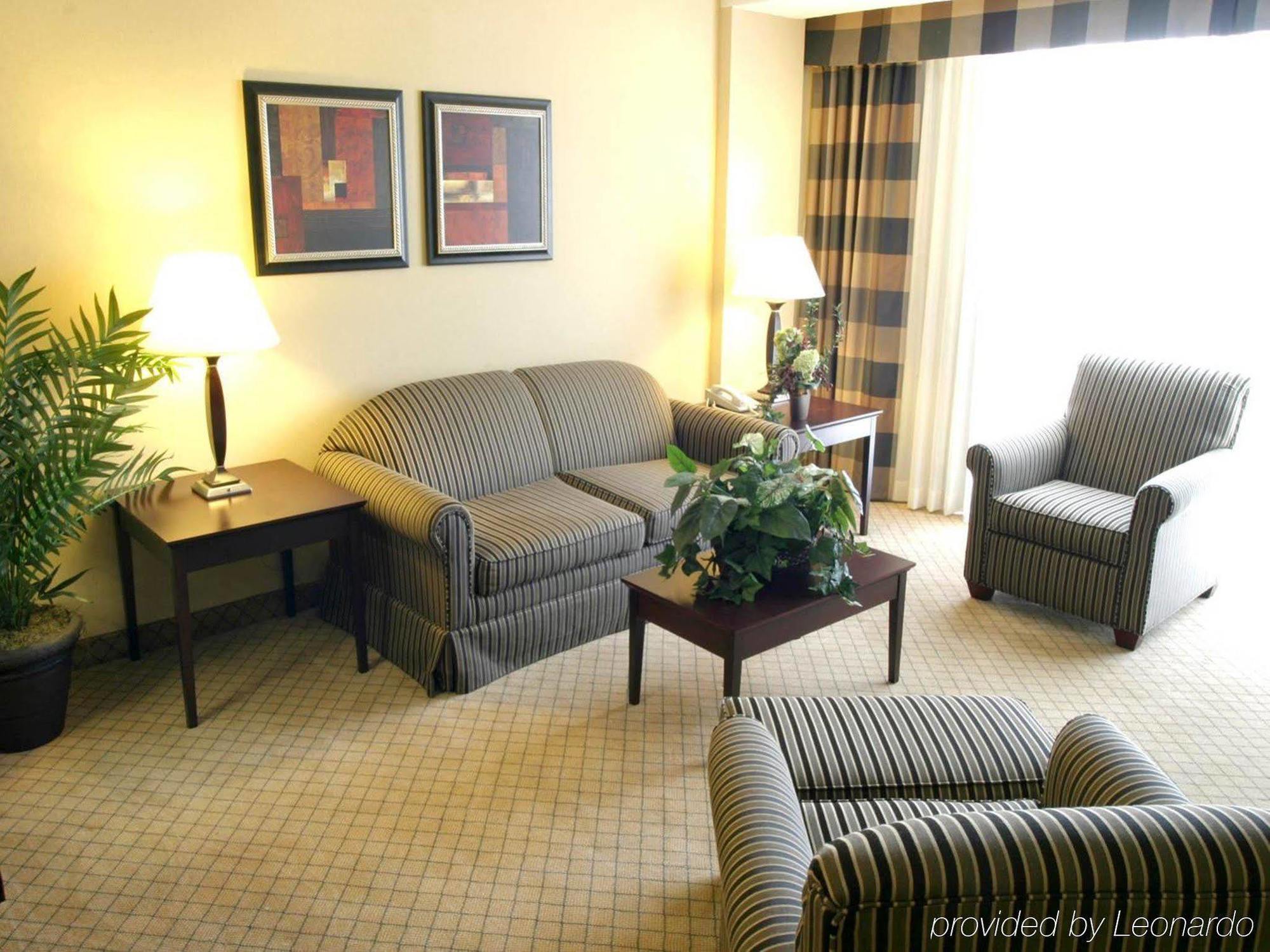 Hotel And Beaumont-plaza I-10 & Walden By Ihg Beaumont