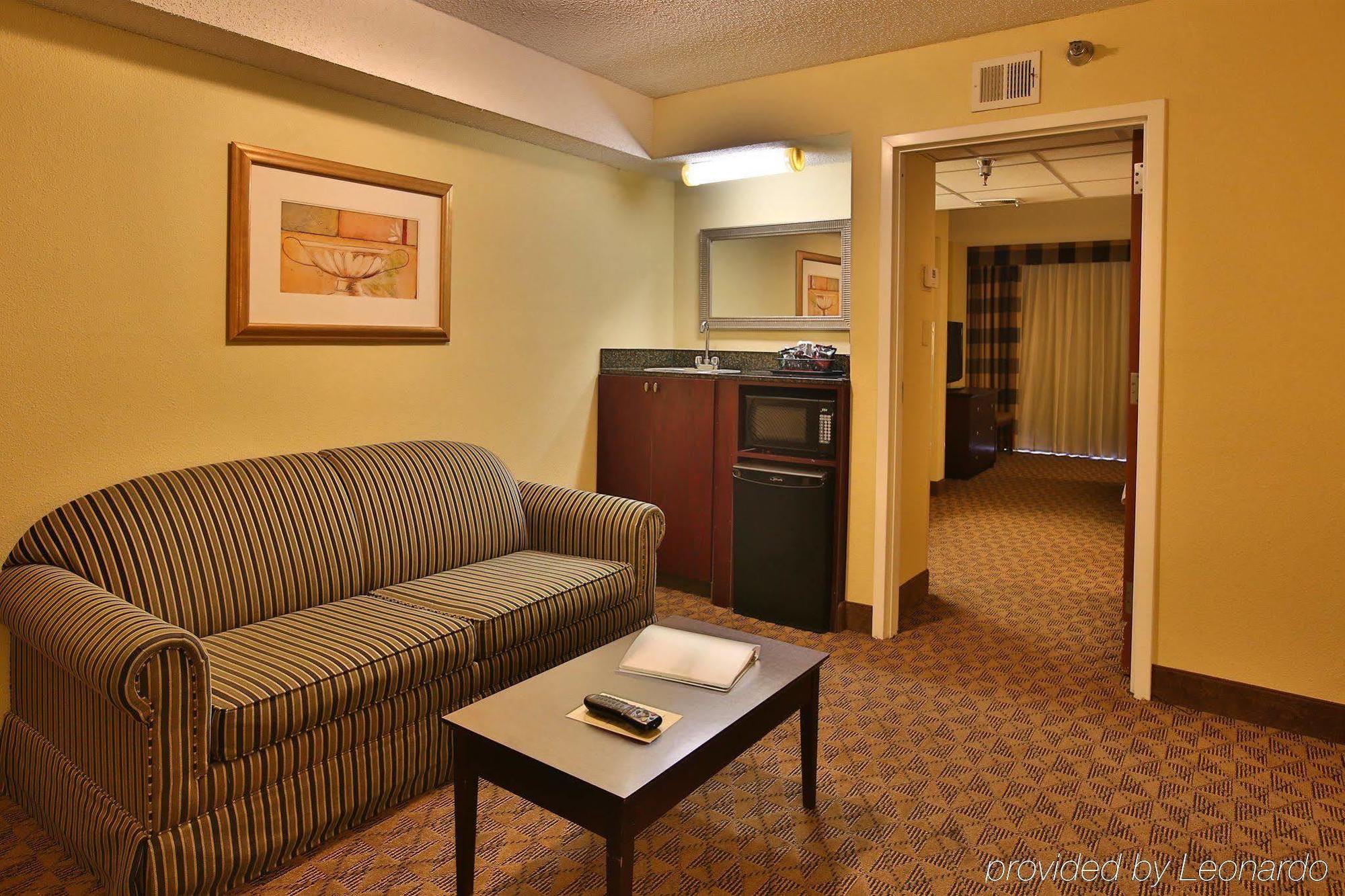 And Beaumont-plaza I-10 & Walden By Ihg