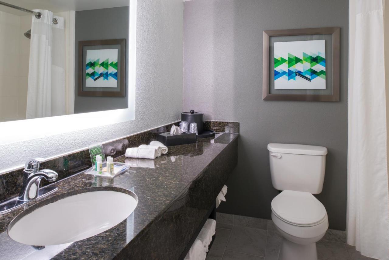 And Beaumont-plaza I-10 & Walden By Ihg 3*